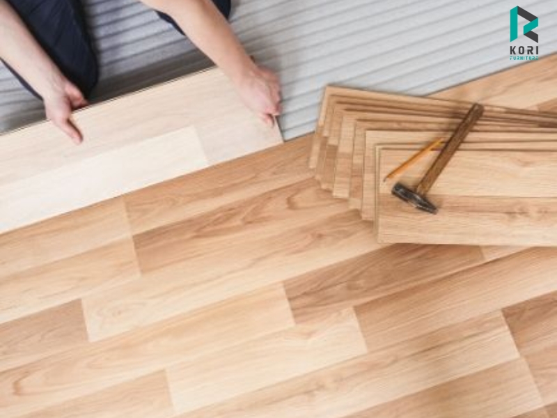 Ghép lần lượt các hàng sàn gỗ