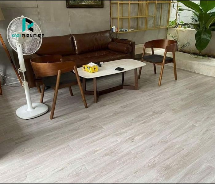 Sàn nhựa giả gỗ màu trắng cho phòng khách
