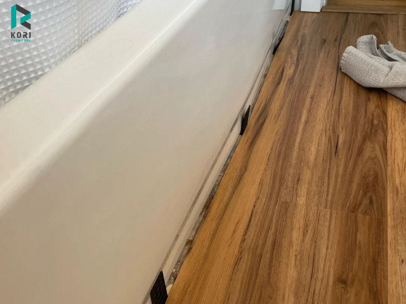 Chừa khe hở giữa sàn và tường