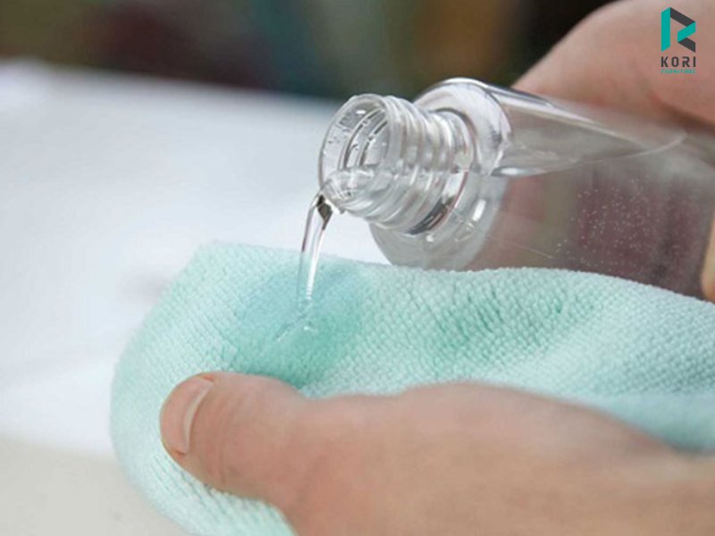 Dùng cồn xử lý khi vết sơn đã khô