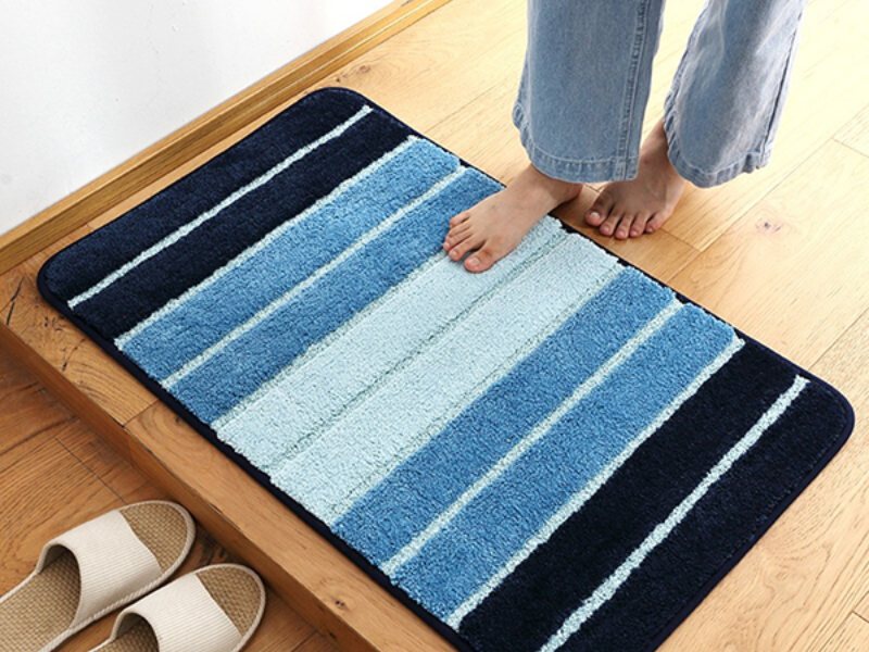 Dùng thảm ở lối ra vào