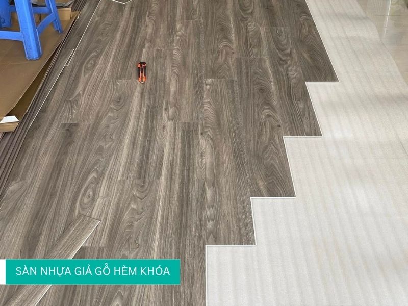 thi công sàn nhựa trên nền gạch cũ